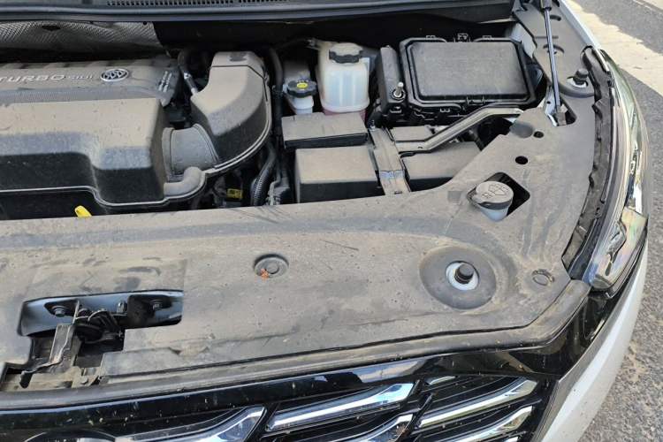 Used Buick GL8 2023 ES Lu Zun Deluxe Model Engine Bay Left