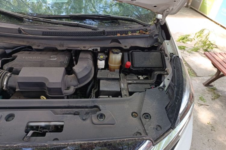 Used Buick GL8 2023 Facelifted Land Cruiser Executive Luxury Version Engine Bay Left