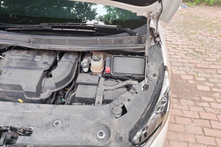 Used Buick GL8 2023 ES Lu Zun Luxury Model Engine Bay Left