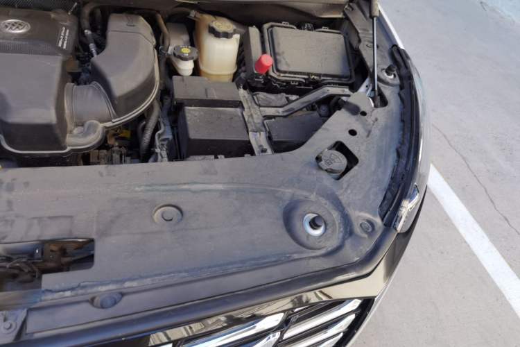 Used Buick GL8 2023 ES Lu Zun Comfort Model Engine Bay Left
