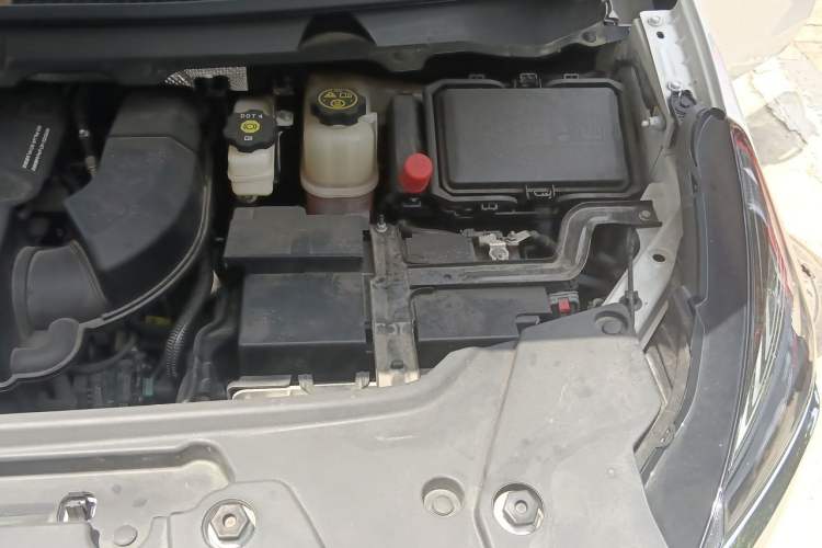 Used Buick GL8 2023 Facelifted Land Cruiser Executive Luxury Version Engine Bay Left
