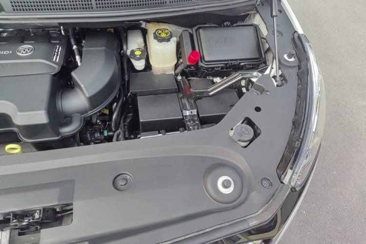 Used Buick GL8 2023 ES Lu Zun Luxury Model Engine Bay Left