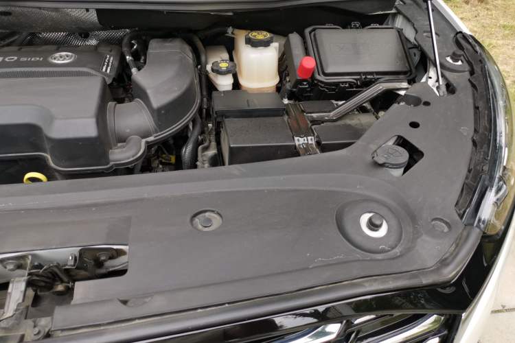 Used Buick GL8 2023 ES Lu Zun Luxury Model Engine Bay Left