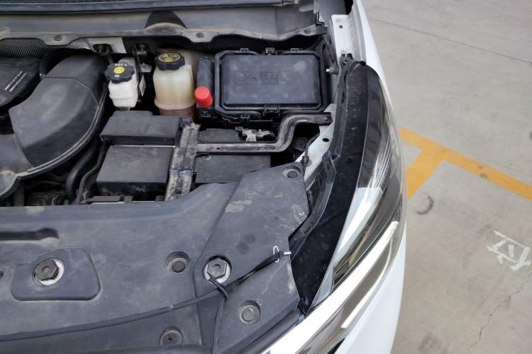 Used Buick GL8 2023 Land Executive Class 652T Luxury Model Engine Bay Left