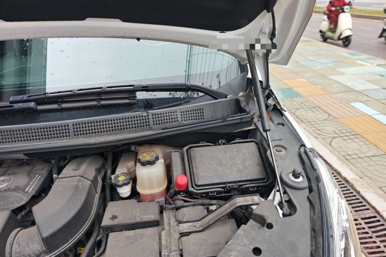 Used Buick GL8 2023 ES Lu Zun Comfort Model Engine Bay Left