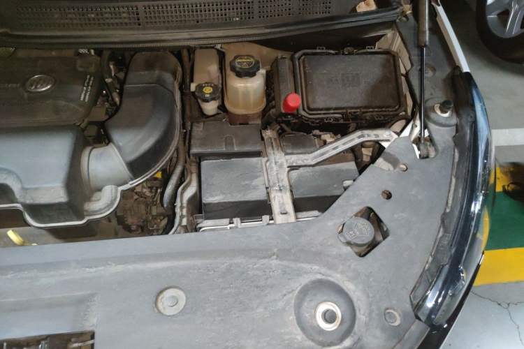 Used Buick GL8 2023 ES Lu Zun Comfort Model Engine Bay Left