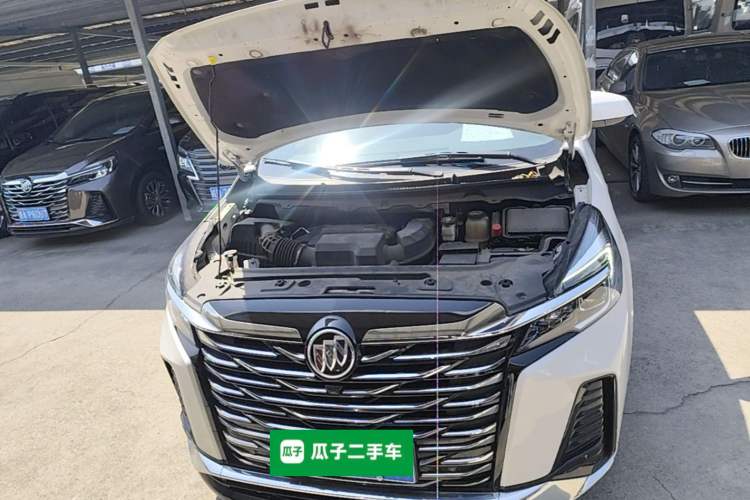 Used Buick GL8 2023 Facelifted Land Cruiser Executive Luxury Version Engine Bay