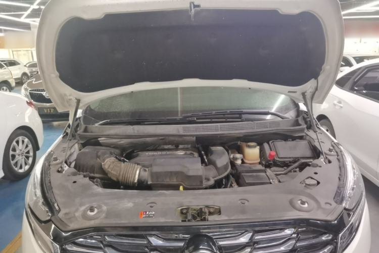 Used Buick GL8 2023 ES Lu Zun Deluxe Model Engine Bay