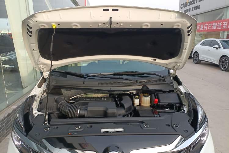 Used Buick GL8 2023 Facelifted Land Cruiser Executive Luxury Version Engine Bay