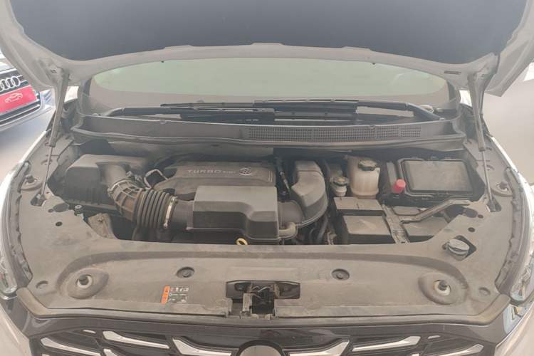 Used Buick GL8 2023 ES Lu Zun Deluxe Model Engine Bay