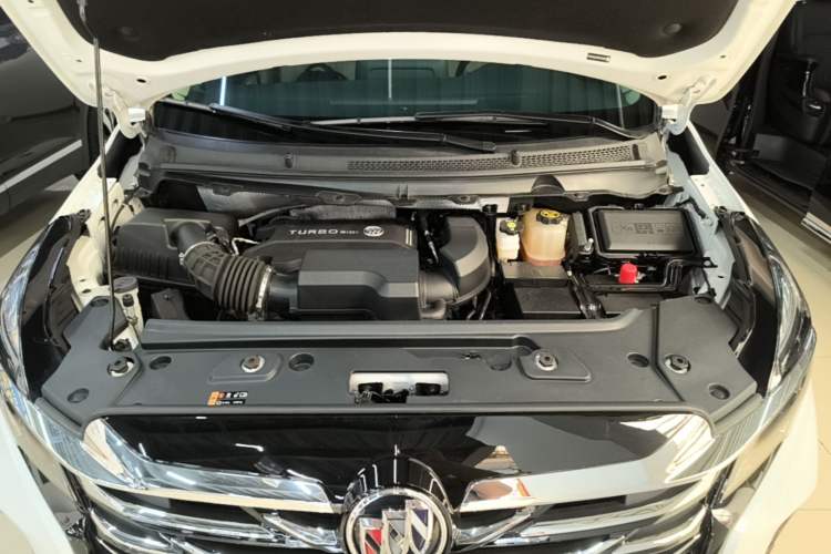 Used Buick GL8 2023 Facelifted Land Cruiser Executive Luxury Version Engine Bay
