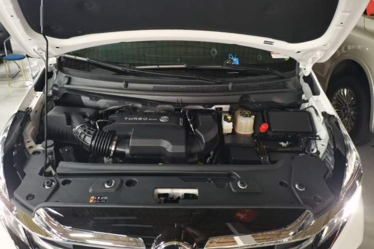 Used Buick GL8 2023 Facelifted Land Cruiser Executive Luxury Version Engine Bay