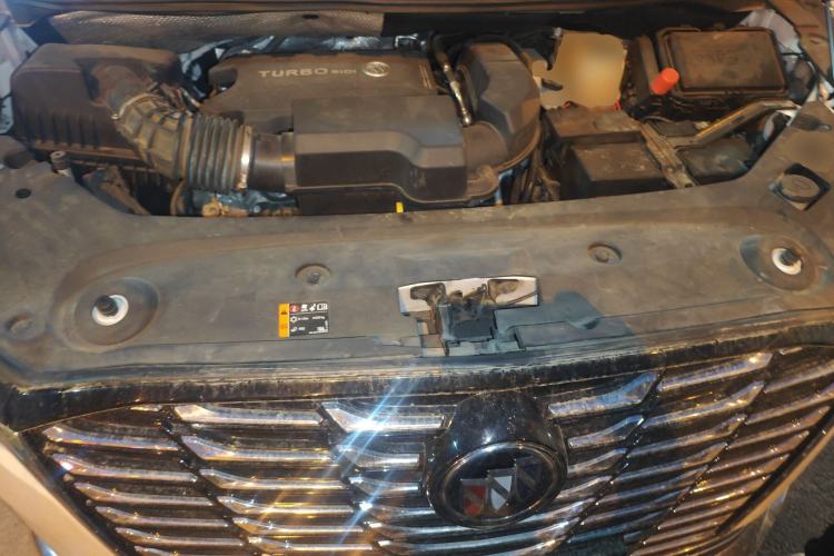 Used Buick GL8 2023 ES Lu Zun Deluxe Model Engine Bay
