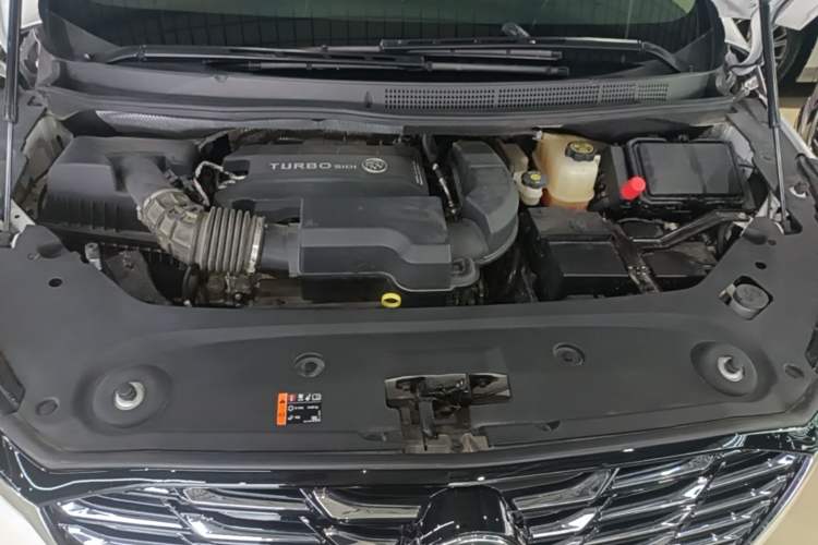 Used Buick GL8 2023 ES Lu Zun Deluxe Model Engine Bay