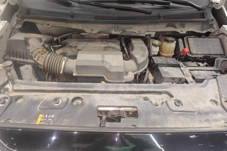 Used Buick GL8 2023 Land Executive Class Comfort Model Engine Bay