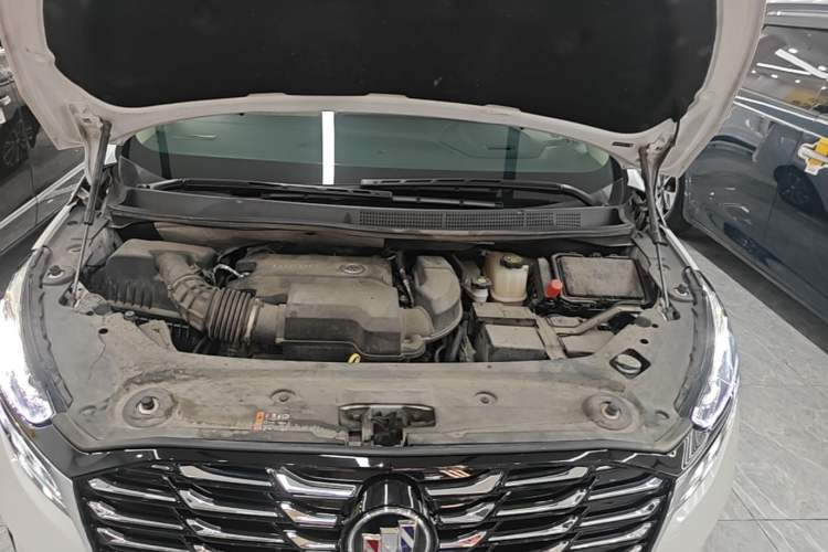 Used Buick GL8 2023 ES Lu Zun Luxury Model Engine Bay