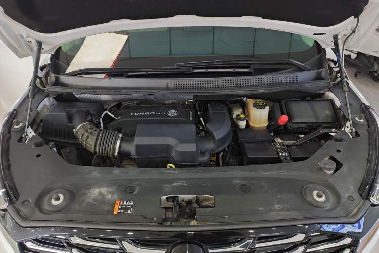 Used Buick GL8 2023 ES Lu Zun Deluxe Model Engine Bay
