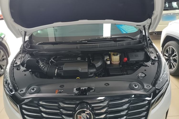 Used Buick GL8 2023 ES Lu Zun Deluxe Model Engine Bay
