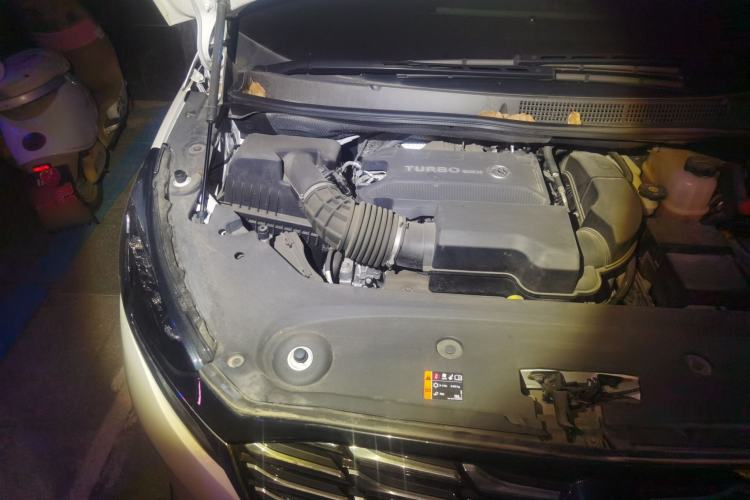 Used Buick GL8 2023 ES Lu Zun Deluxe Model Engine Bay Right