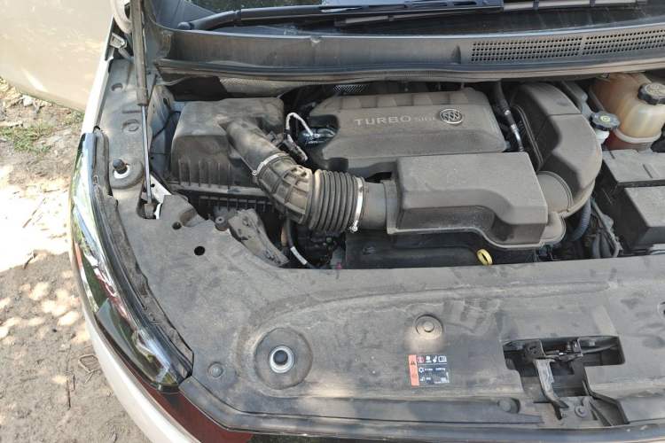 Used Buick GL8 2023 ES Lu Zun Comfort Model Engine Bay Right