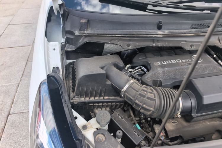 Used Buick GL8 2023 Facelifted Land Cruiser Executive Luxury Version Engine Bay Right