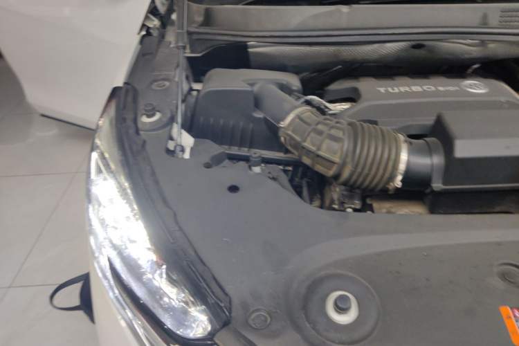 Used Buick GL8 2023 ES Lu Zun Deluxe Model Engine Bay Right