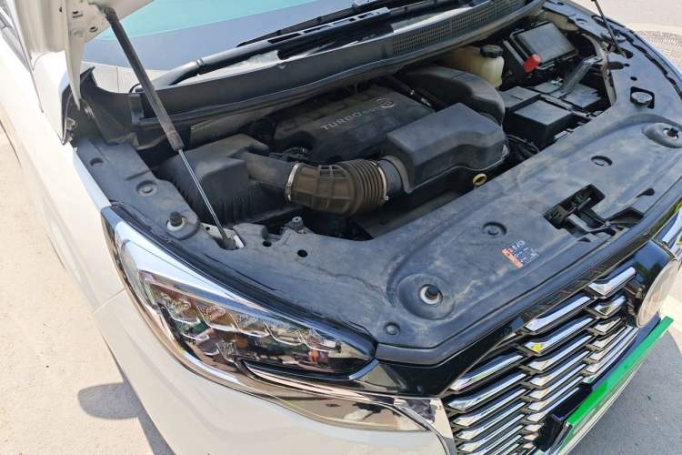 Used Buick GL8 2023 ES Lu Zun Deluxe Model Engine Bay Right
