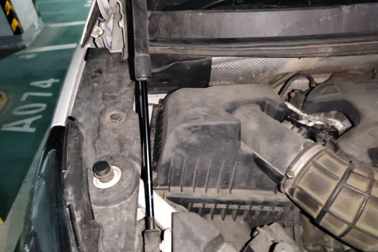 Used Buick GL8 2023 ES Lu Zun Deluxe Model Engine Bay Right