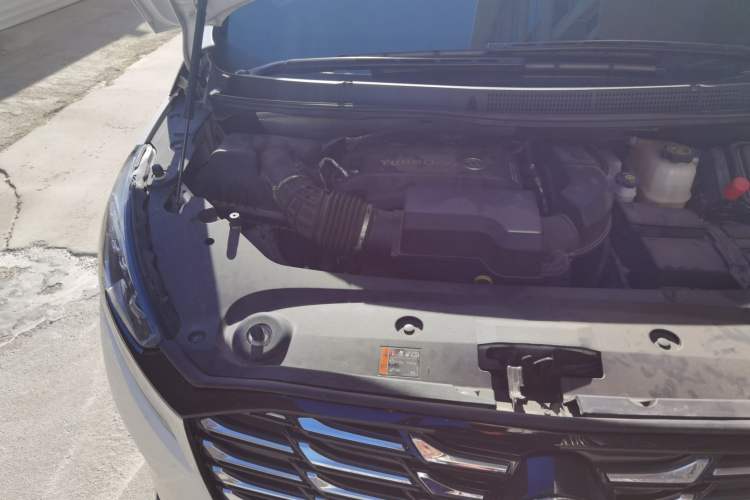 Used Buick GL8 2023 ES Lu Zun Deluxe Model Engine Bay Right
