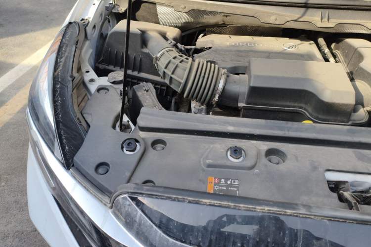 Used Buick GL8 2023 Land Executive Class Comfort Model Engine Bay Right