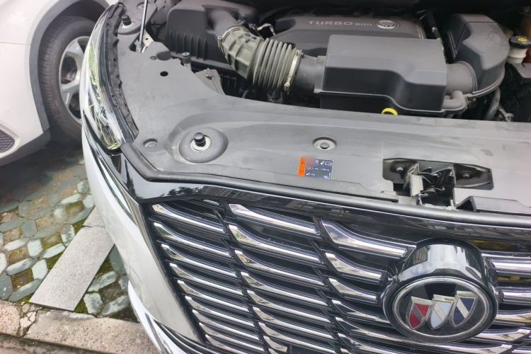 Used Buick GL8 2023 ES Lu Zun Luxury Edition and Yue Version Engine Bay Right
