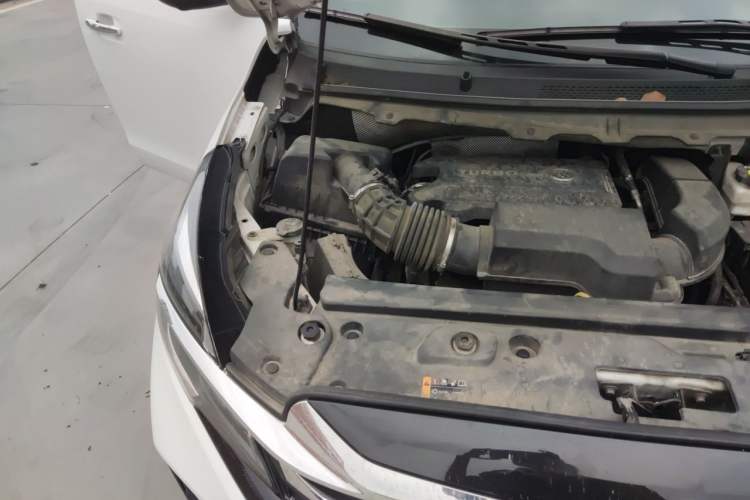 Used Buick GL8 2023 Facelifted Land Cruiser Executive Luxury Version Engine Bay Right