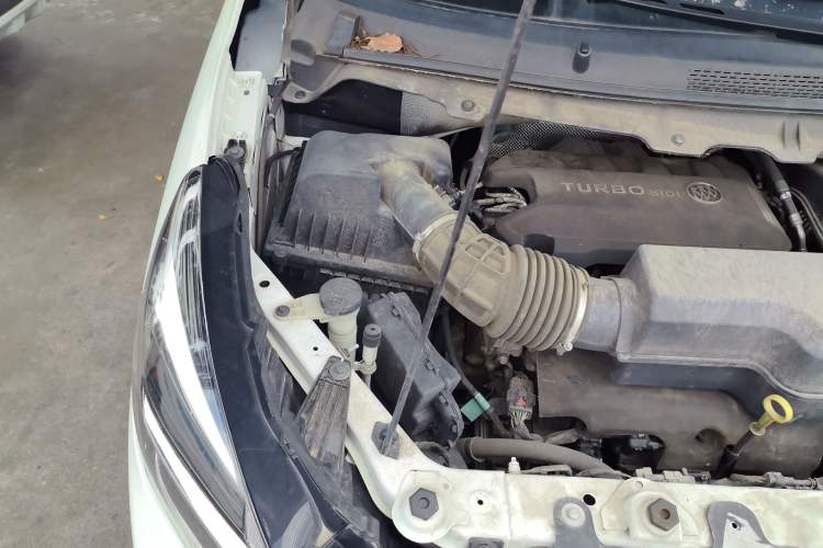 Used Buick GL8 2023 Land Executive Class Comfort Model Engine Bay Right