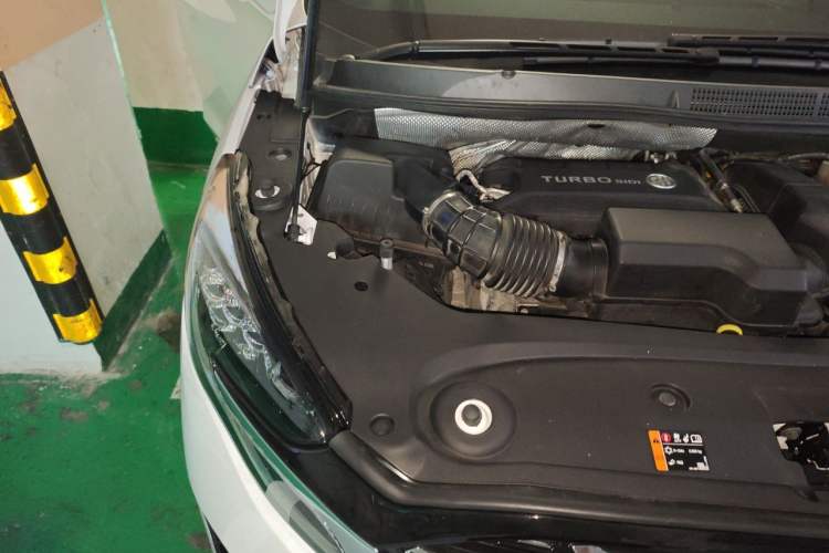 Used Buick GL8 2023 ES Lu Zun Comfort Model Engine Bay Right