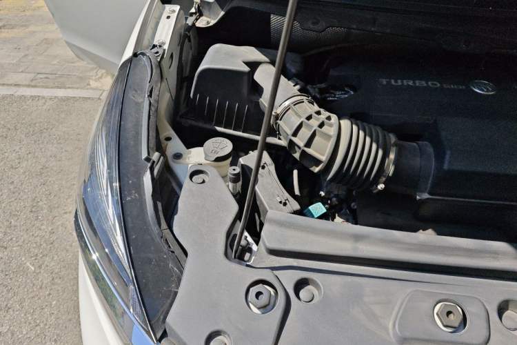Used Buick GL8 2023 Facelifted Land Cruiser Executive Luxury Version Engine Bay Right