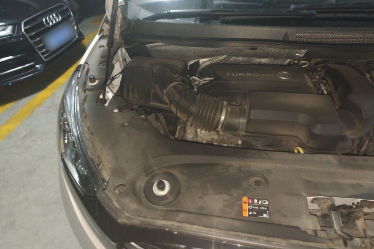 Used Buick GL8 2023 ES Lu Zun Luxury Edition and Yue Version Engine Bay Right