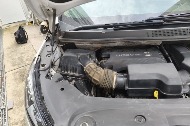 Used Buick GL8 2023 ES Lu Zun Deluxe Model Engine Bay Right
