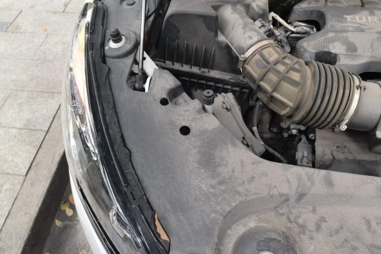 Used Buick GL8 2023 ES Lu Zun Comfort Model Engine Bay Right