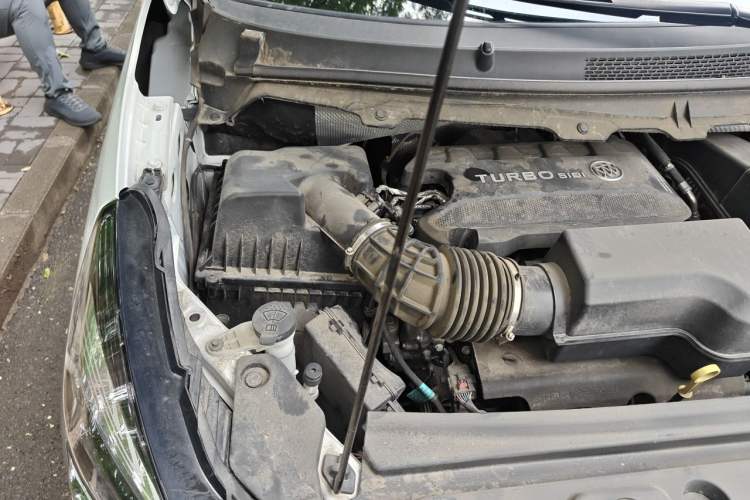 Used Buick GL8 2023 Land Executive Class Comfort Model Engine Bay Right