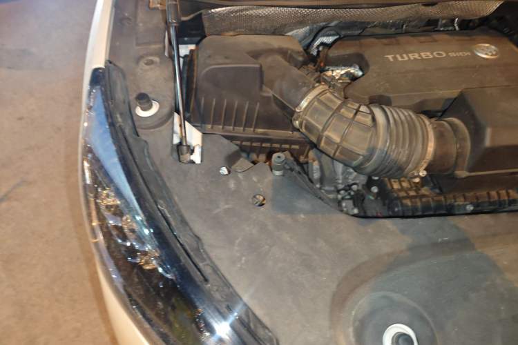 Used Buick GL8 2023 ES Lu Zun Deluxe Model Engine Bay Right