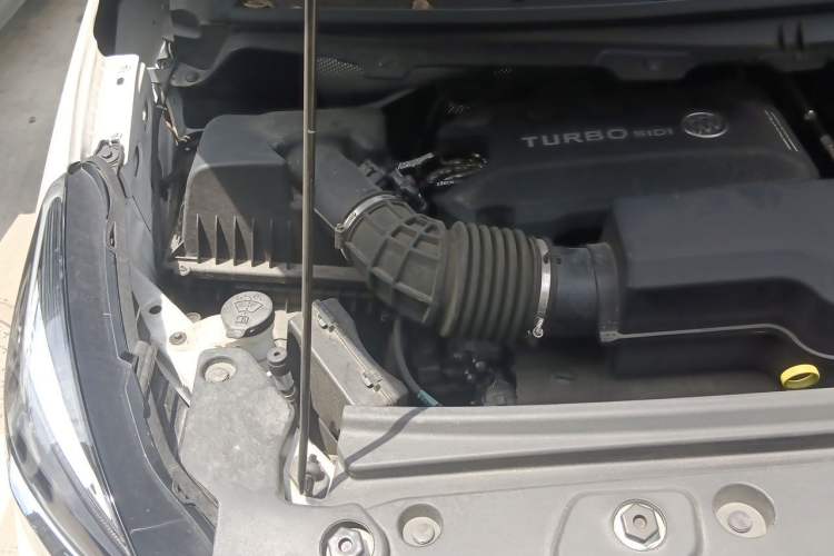 Used Buick GL8 2023 Facelifted Land Cruiser Executive Luxury Version Engine Bay Right