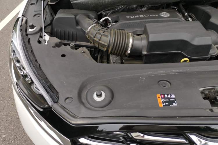 Used Buick GL8 2023 ES Lu Zun Luxury Model Engine Bay Right