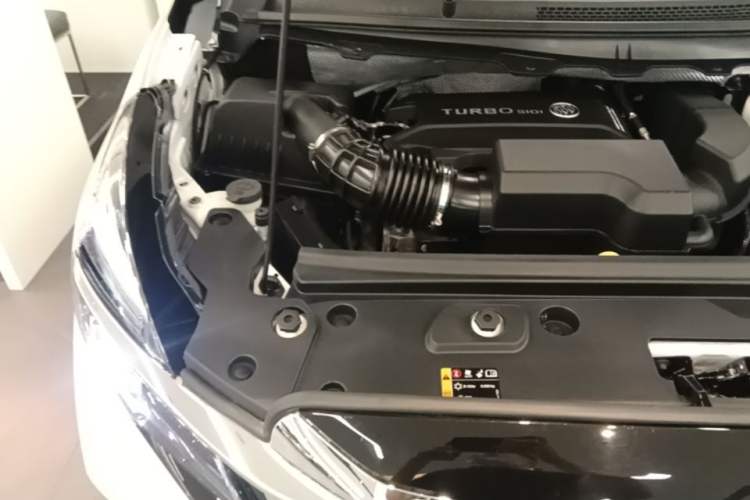 Used Buick GL8 2023 Land Executive Class Comfort Model Engine Bay Right