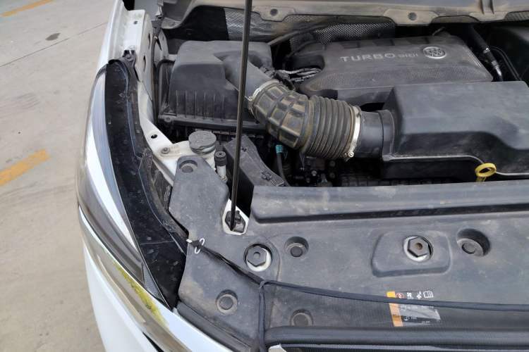 Used Buick GL8 2023 Land Executive Class 652T Luxury Model Engine Bay Right