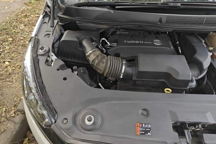 Used Buick GL8 2023 ES Lu Zun Deluxe Model Engine Bay Right