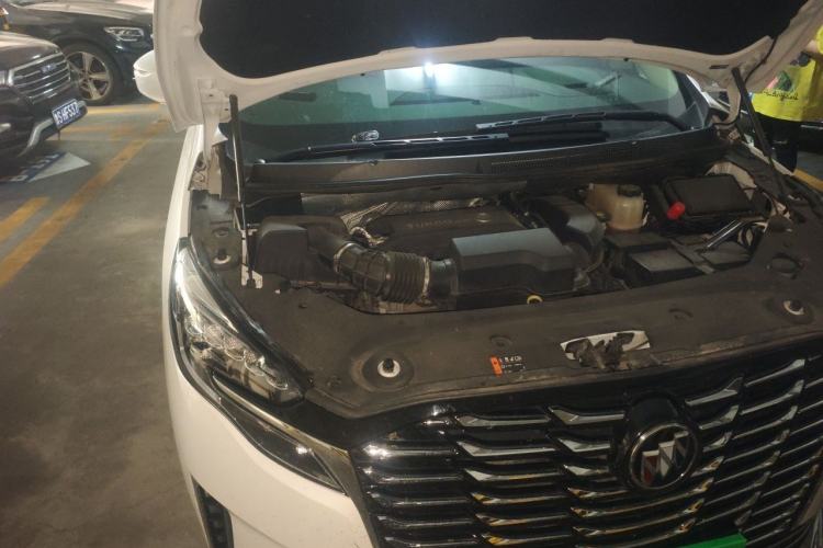 Used Buick GL8 2023 ES Lu Zun Deluxe Model Engine Bay Right