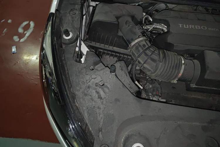 Used Buick GL8 2023 ES Lu Zun Deluxe Model Engine Bay Right