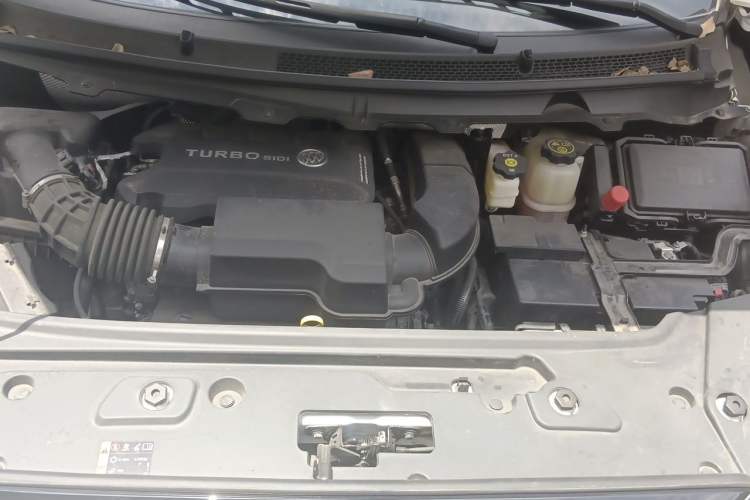 Used Buick GL8 2023 Facelifted Land Cruiser Executive Luxury Version Engine Bay