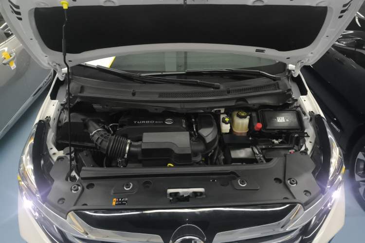 Used Buick GL8 2023 Facelifted Land Cruiser Executive Luxury Version Engine Bay