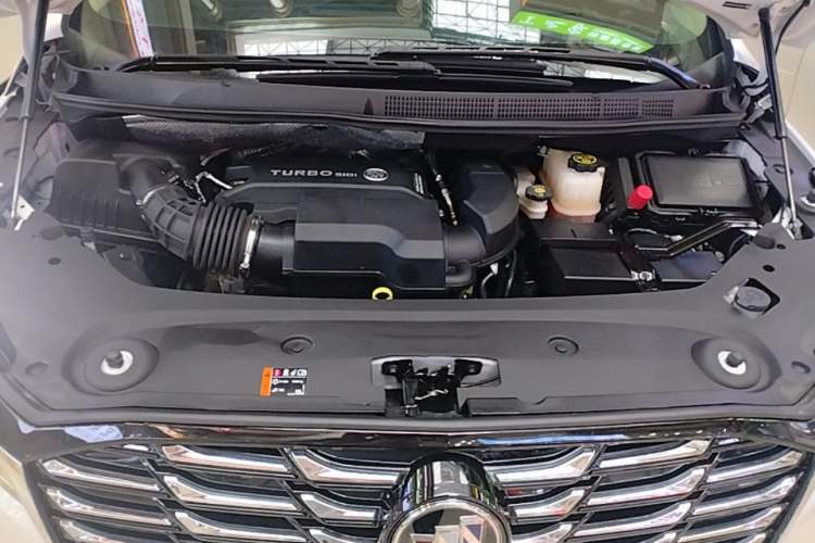Used Buick GL8 2023 ES Lu Zun Deluxe Model Engine Bay